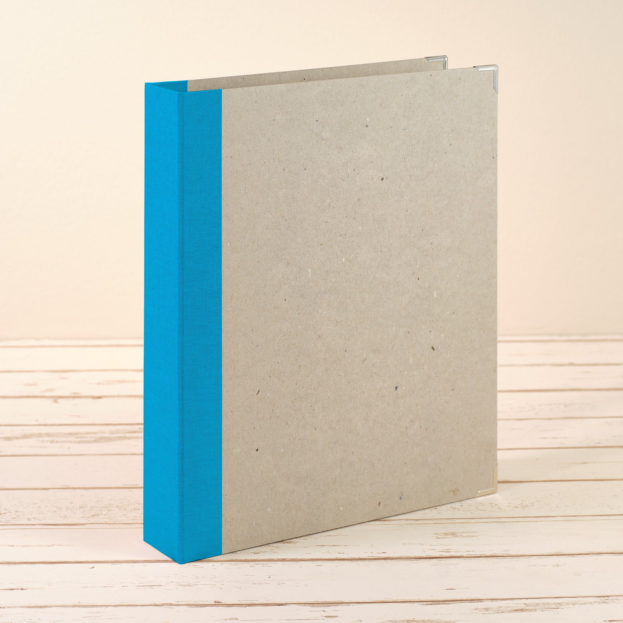 A4 Album mit azurfarbenem Leinenrücken