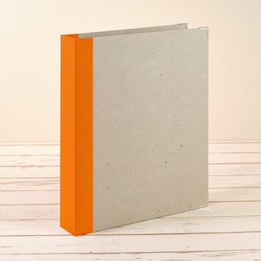 A4 Ordner mit orangefarbigem Leinenrücken