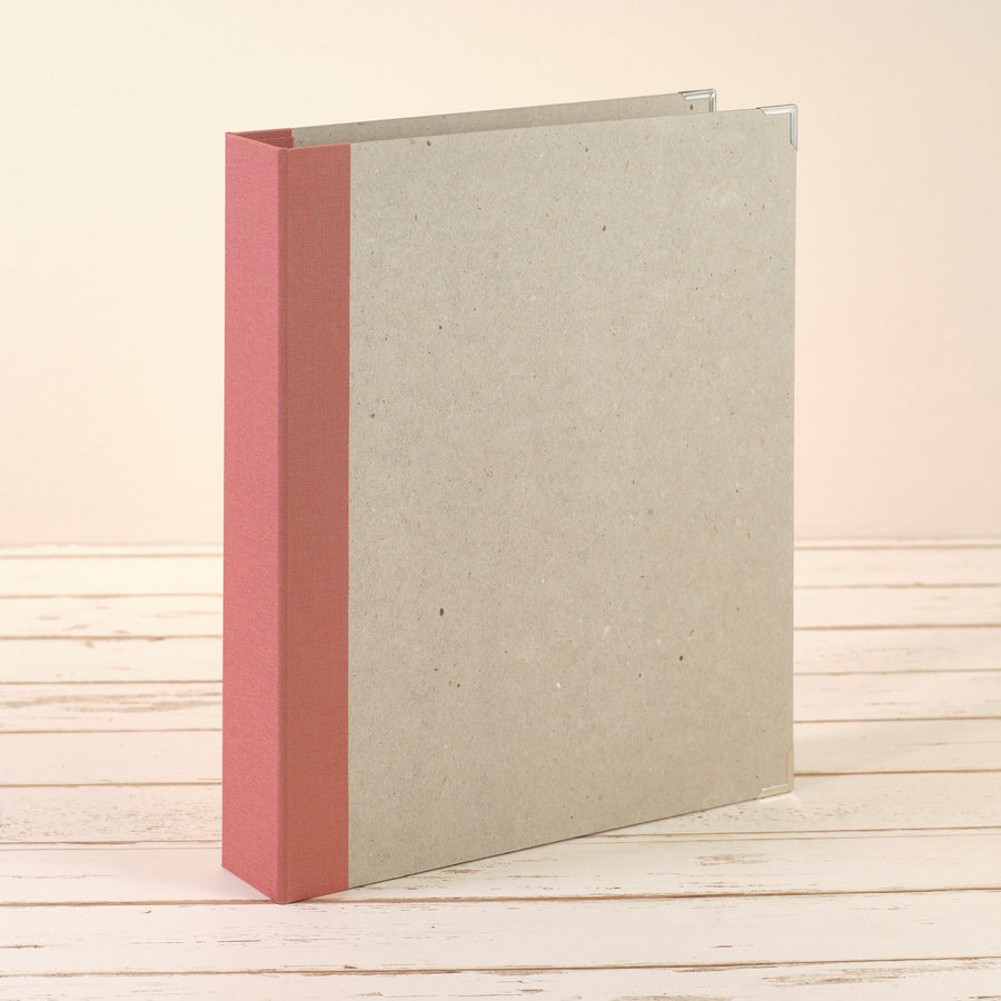 A4 Ordner mit altrosafarbenem Leinenrücken