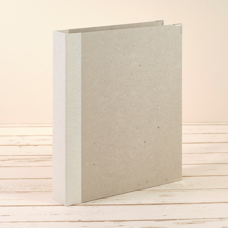 A4 Ordner mit cremefarbenem Leinenrücken