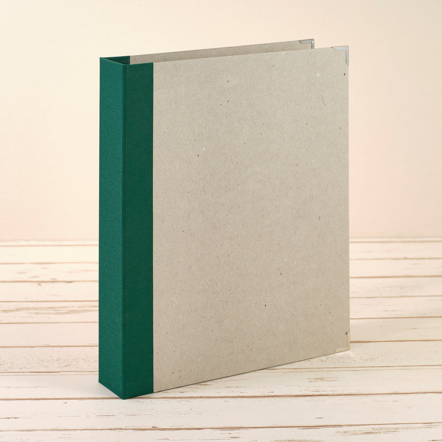 A4 Ordner mit dunkelgrünem Leinenrücken