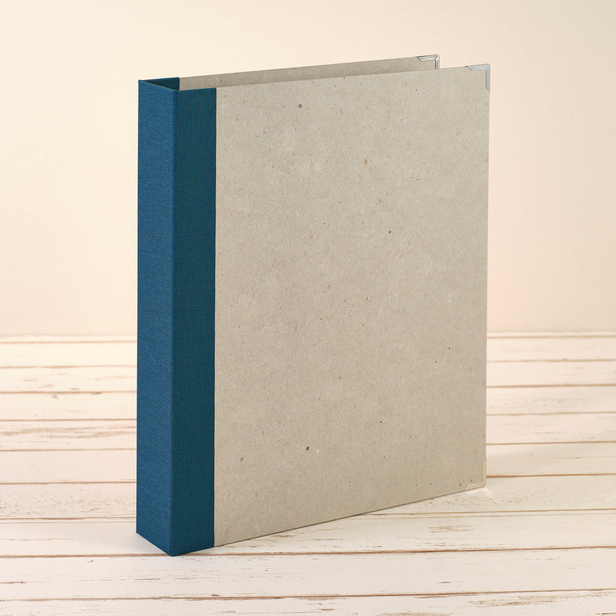 A4 Ordner mit petrolfarbenem Leinenrücken
