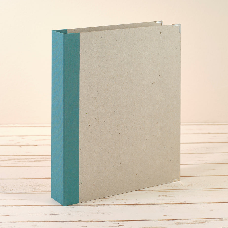 A4 Ordner mit salbeigrünem Leinenrücken