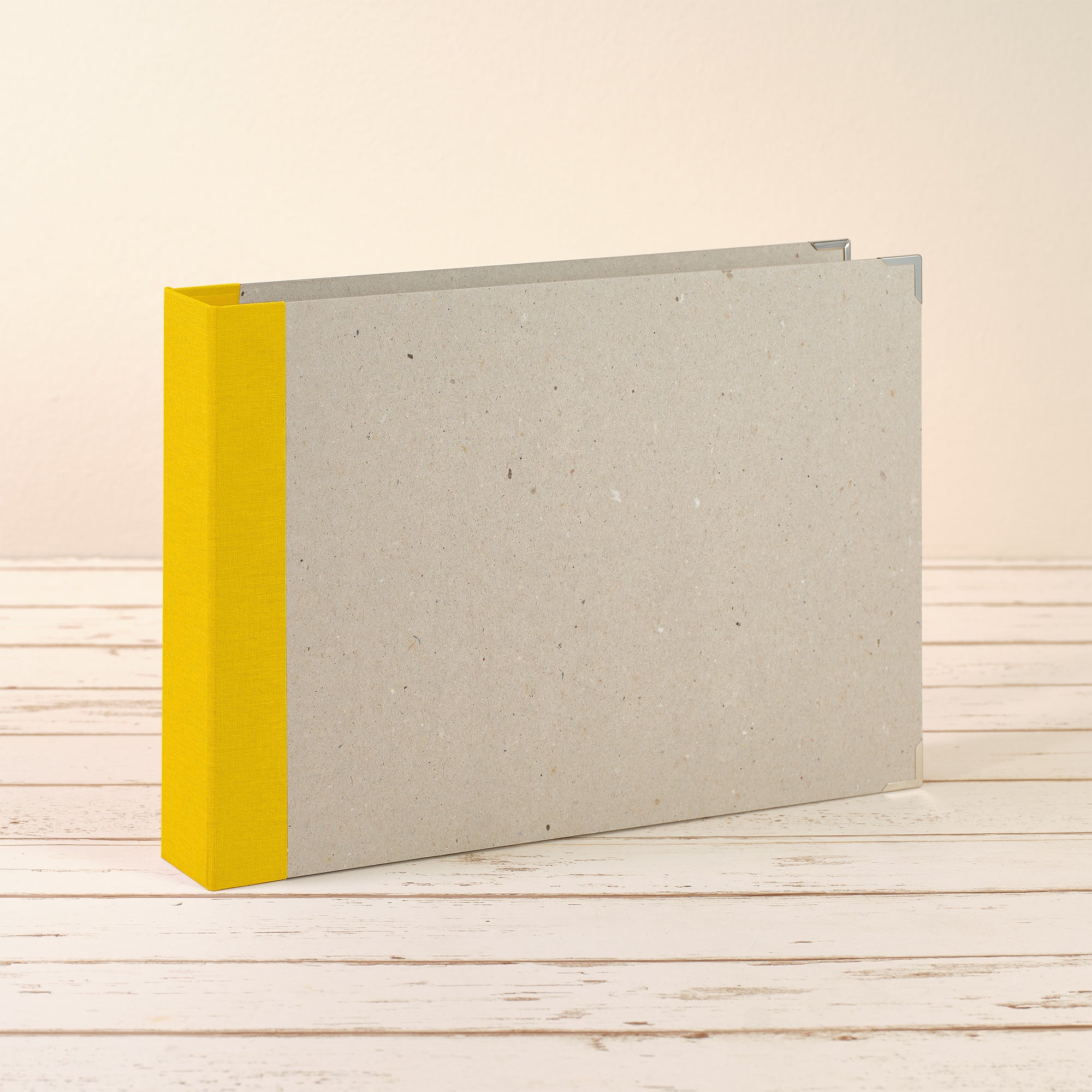 A4 Querformat Album mit sonnengelbem Leinenrücken