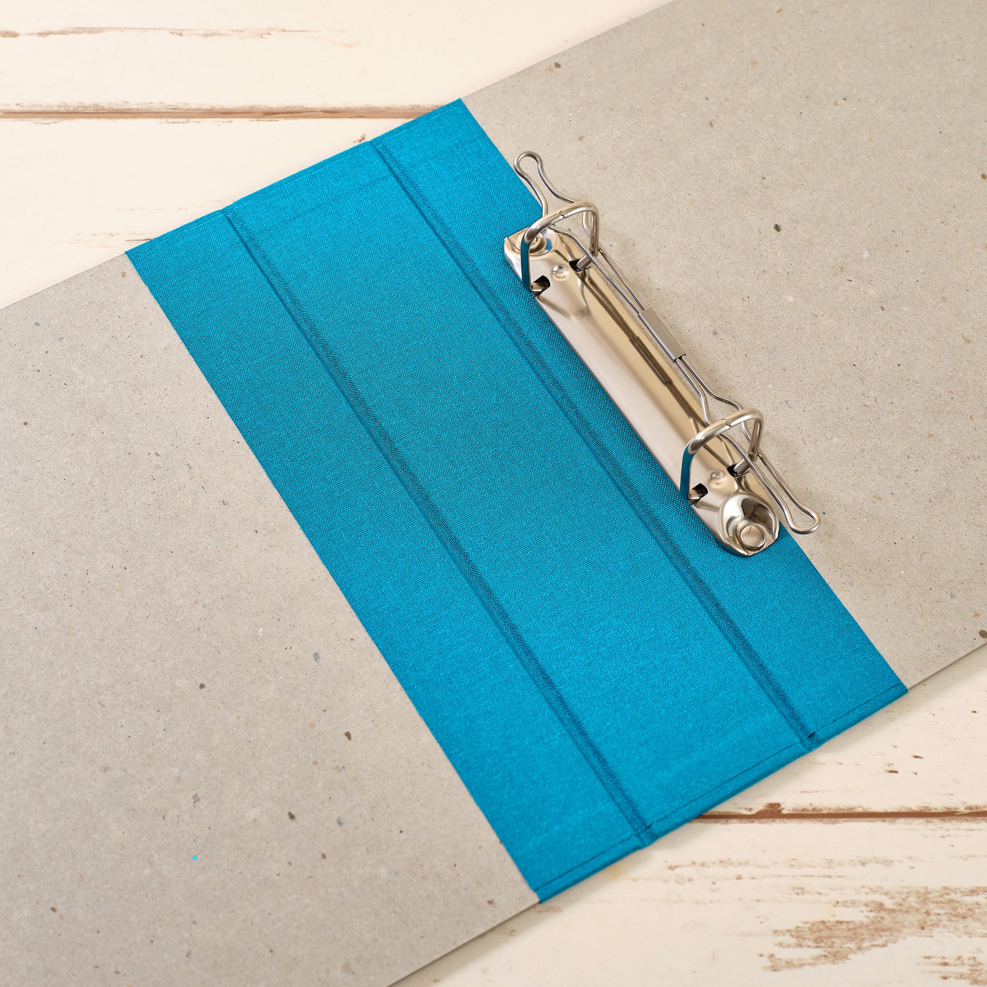 A4 Querformat Album mit azurfarbigem Leinenrücken