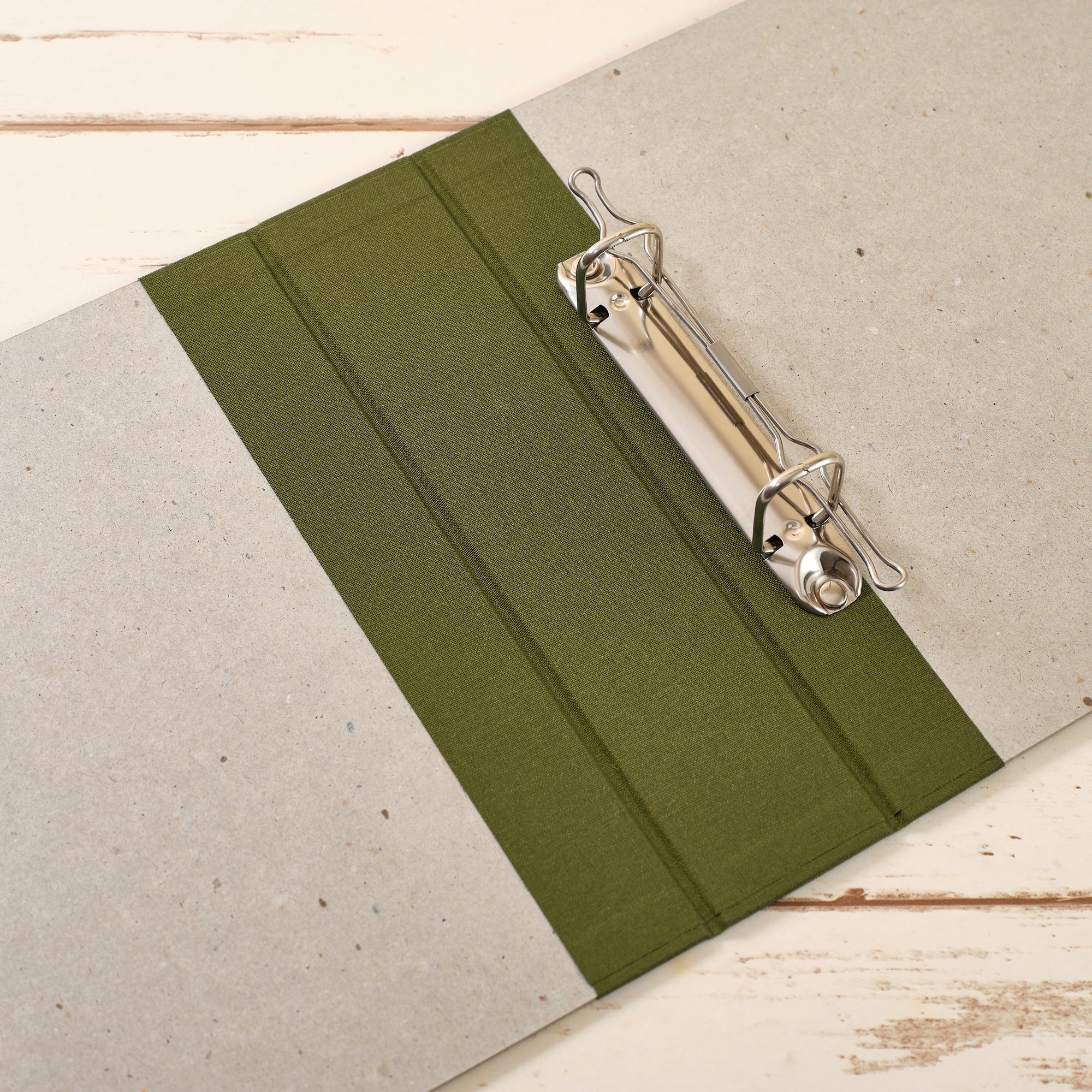 A5 Ordner mit moosfarbenem Leinenrücken