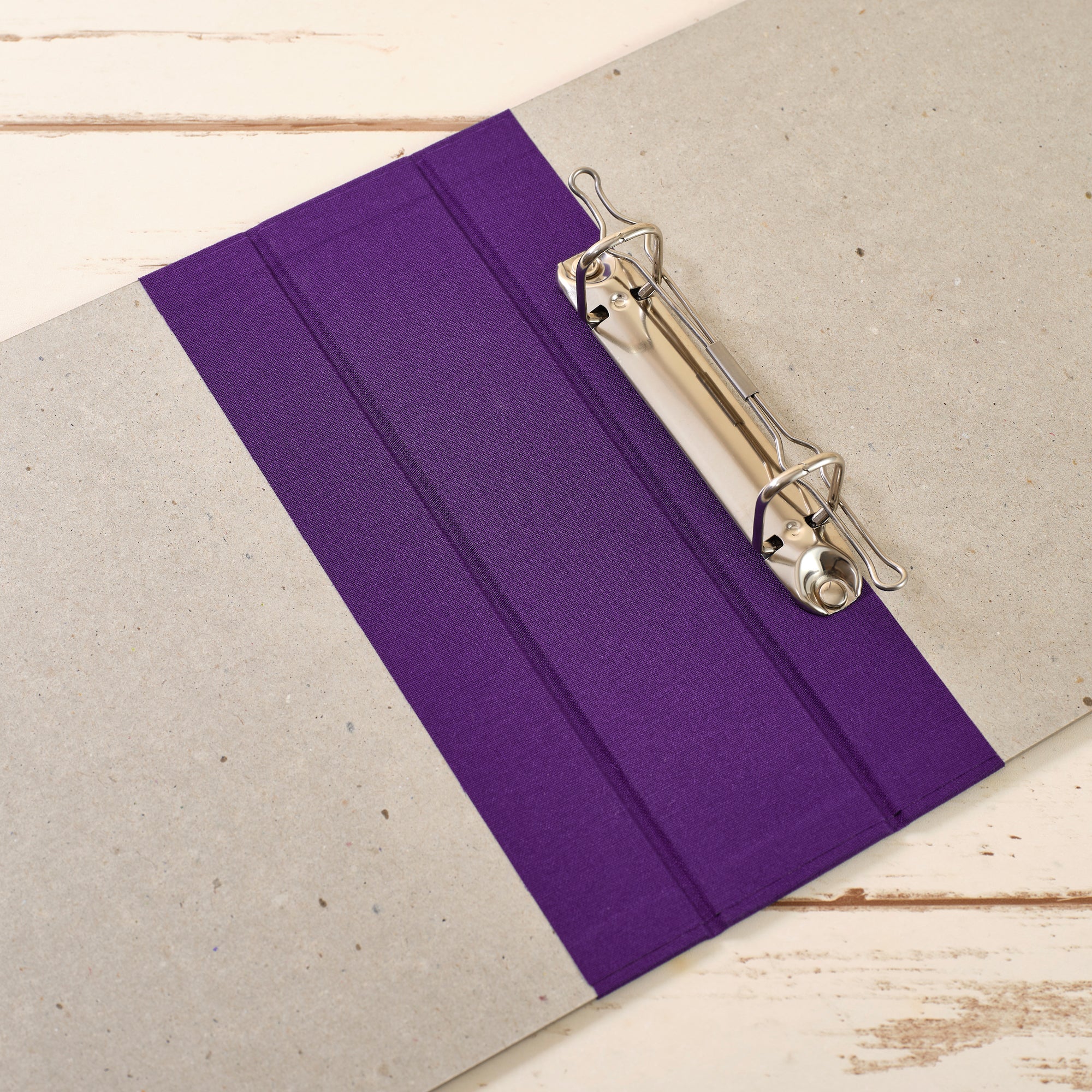 A4 Querformat Album mit violettem Leinenrücken