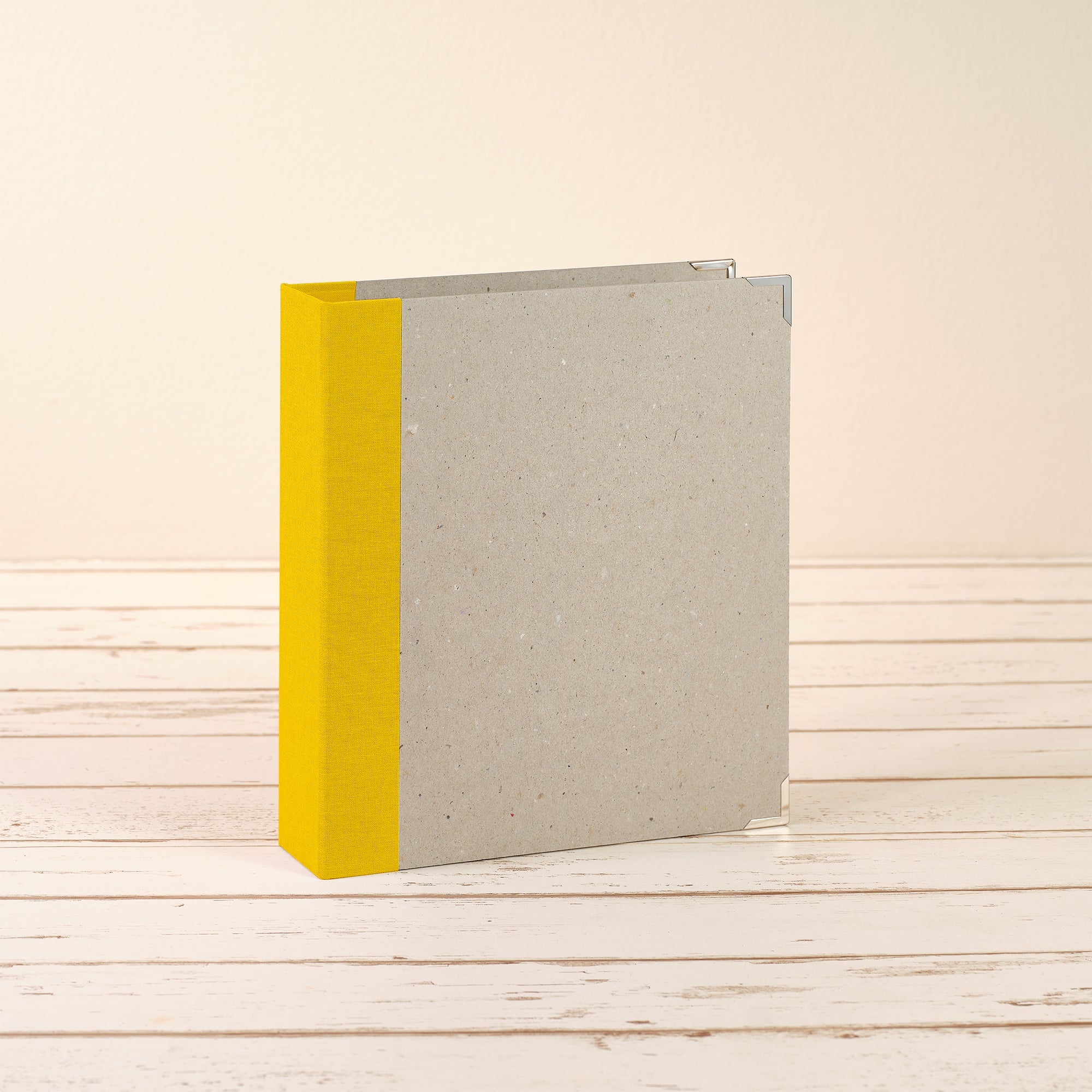 A5 Ordner mit gelbem Leinenrücken