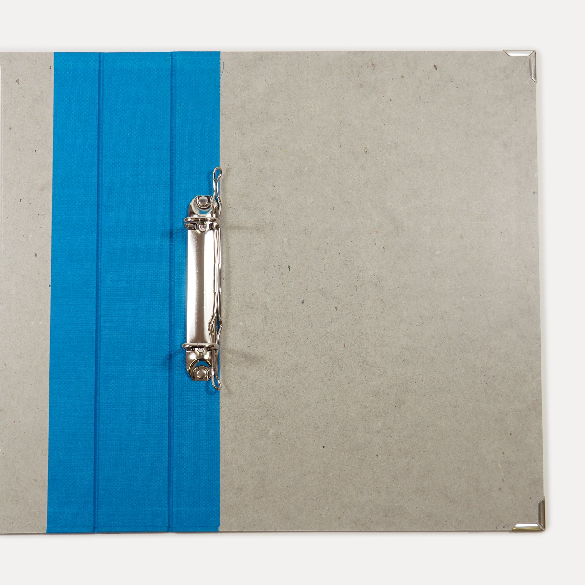 A4 Album mit azurfarbenem Leinenrücken